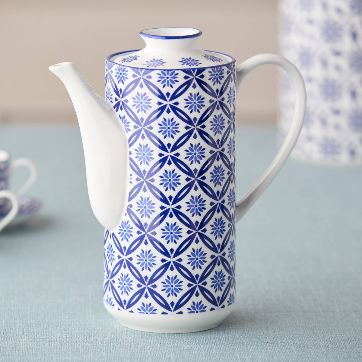 Madison Teapot 8.5 x 4 x 9.5 inches 48 oz