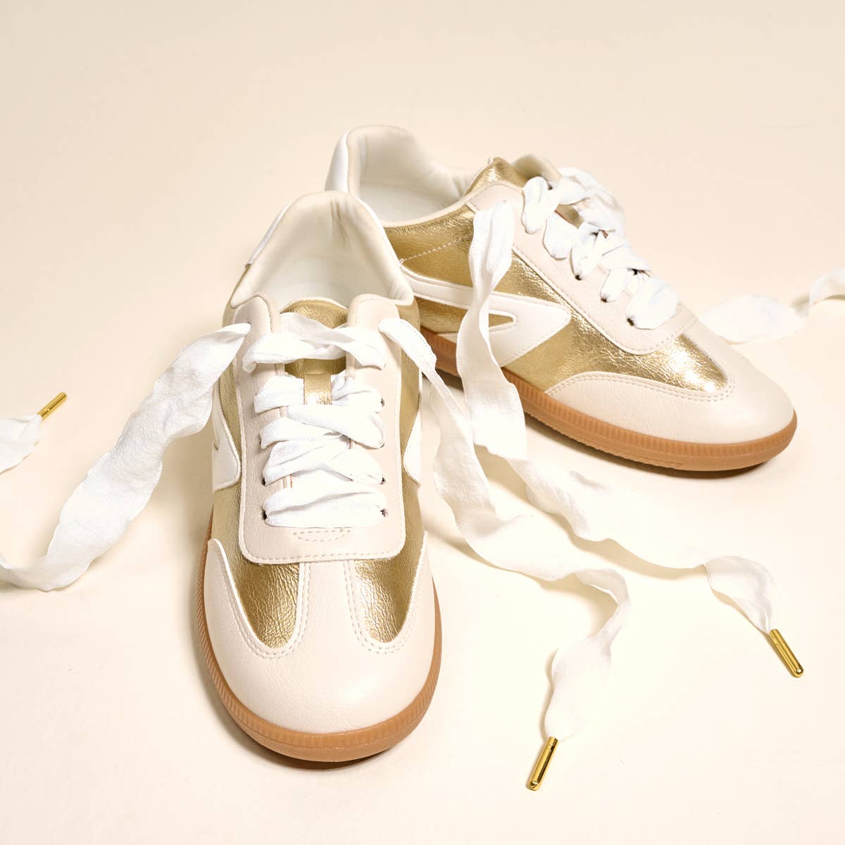 Step It Up Shoelaces–Frilly White